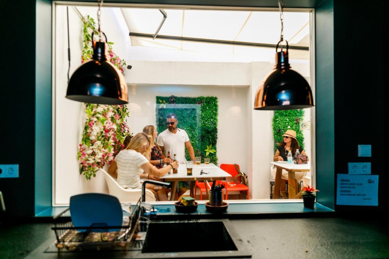 We - Turistico Hostal Palma de Mallorca