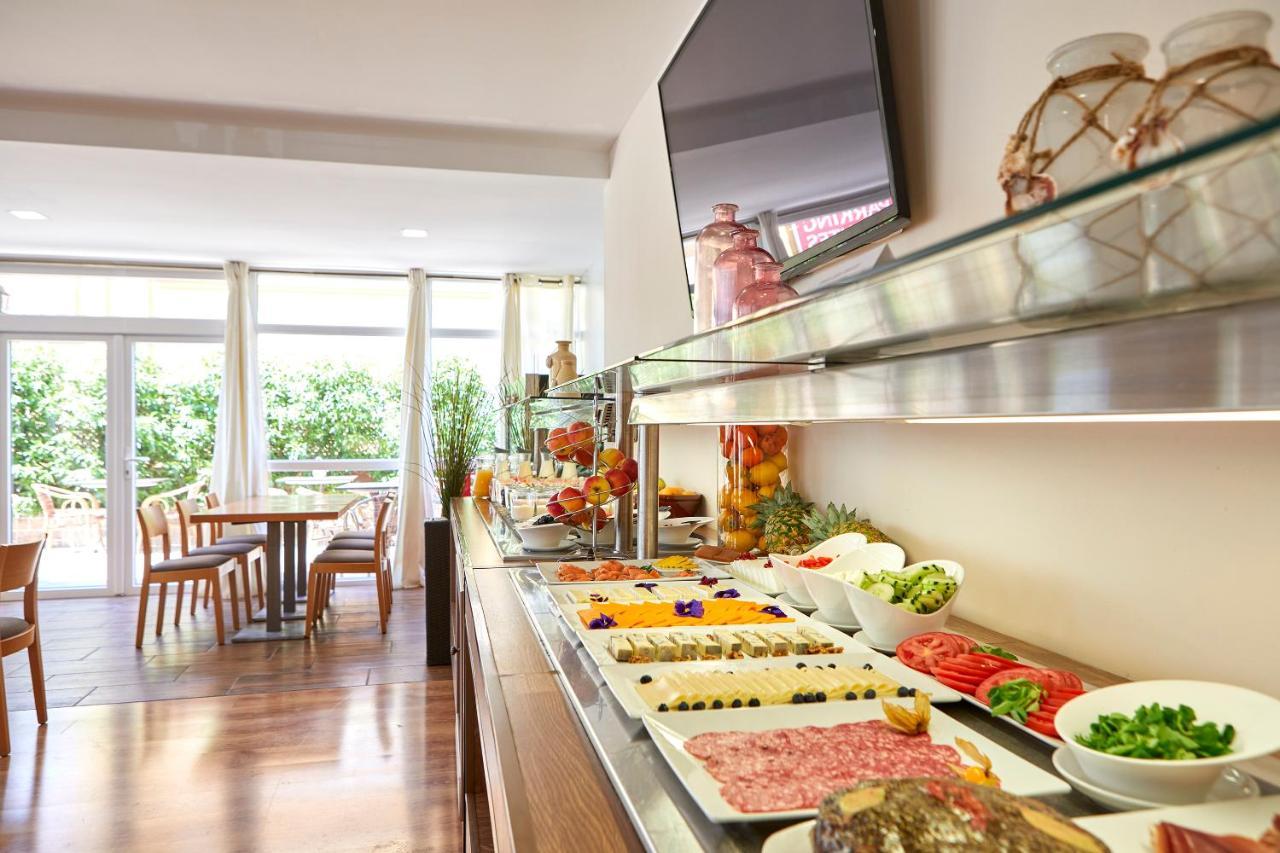 Hotel Nura & 4*