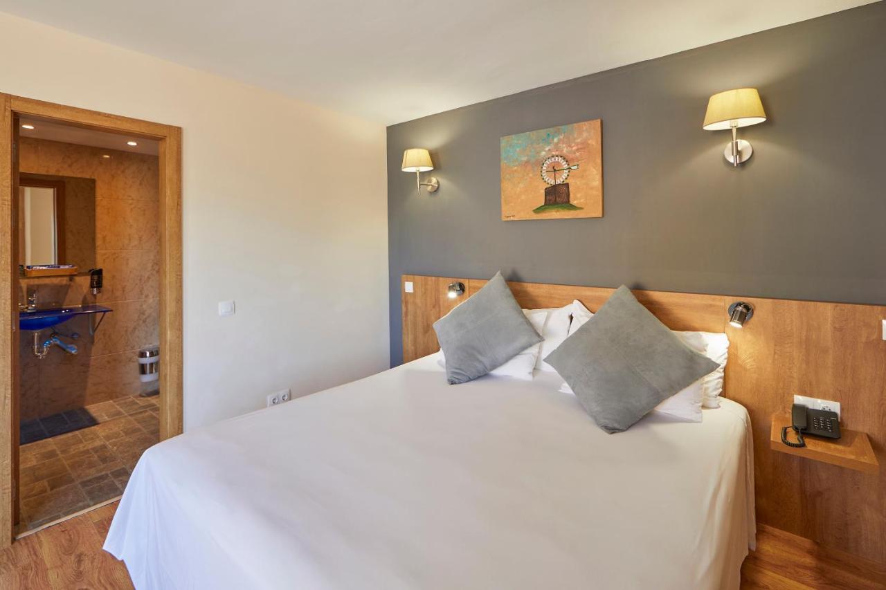 Hotel Nura & 4*