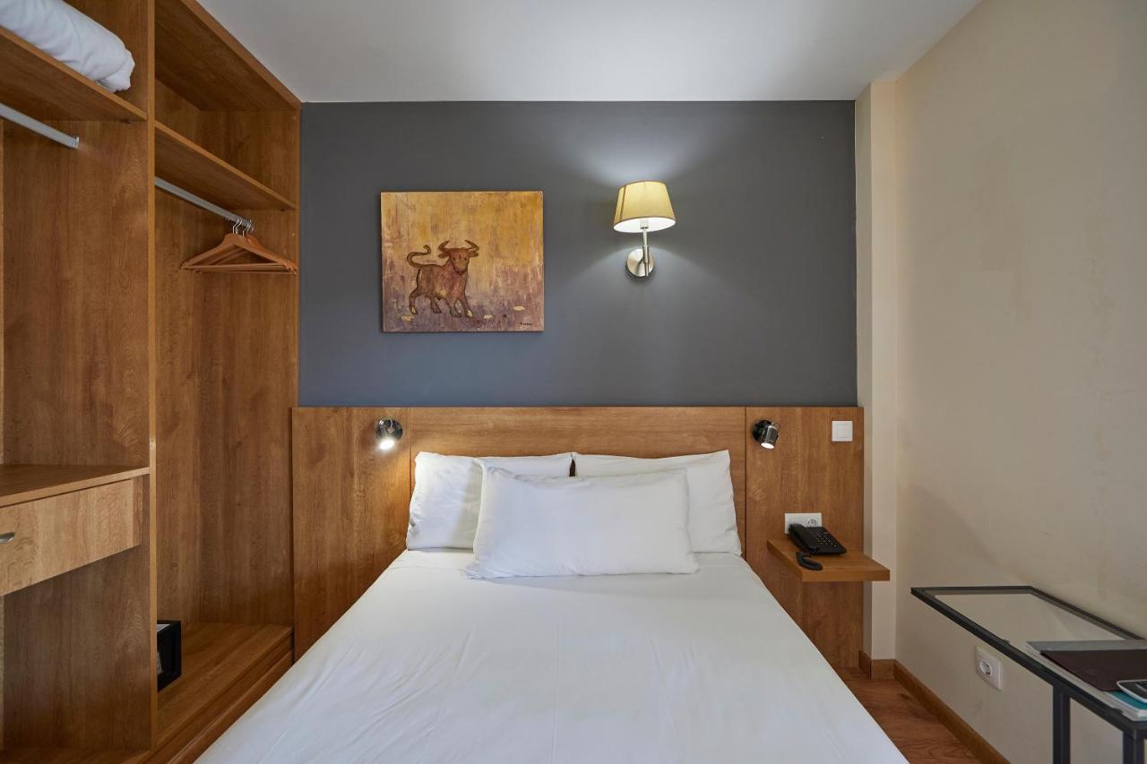Hotel Nura & 4*