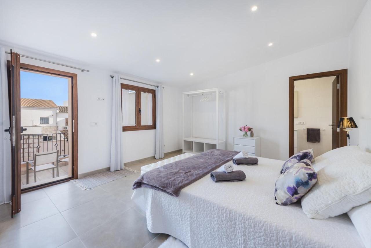 Сasa de vacaciones Sa Placeta New Reformed Large Town House With Pool