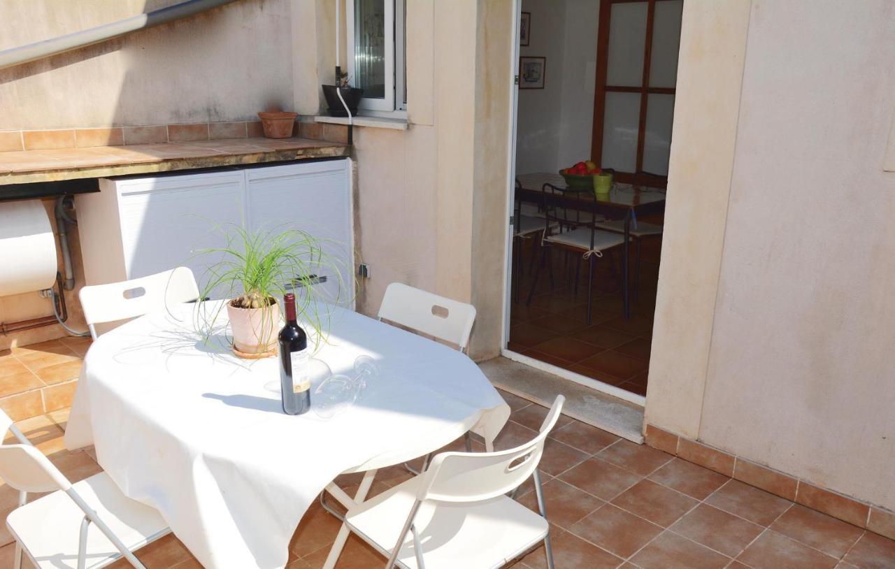 Nice In Sller With 4 Bedrooms And Wifi Сasa de vacaciones