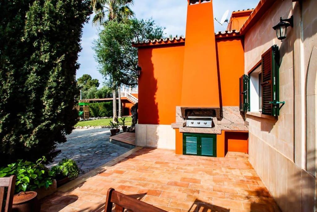 Large 4 Bed With Own Garden, Pool & Hot Tub