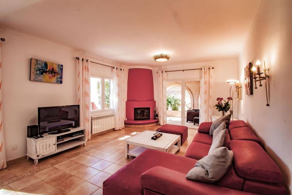 Villa Large 4 Bed With Own Garden, Pool & Hot Tub *