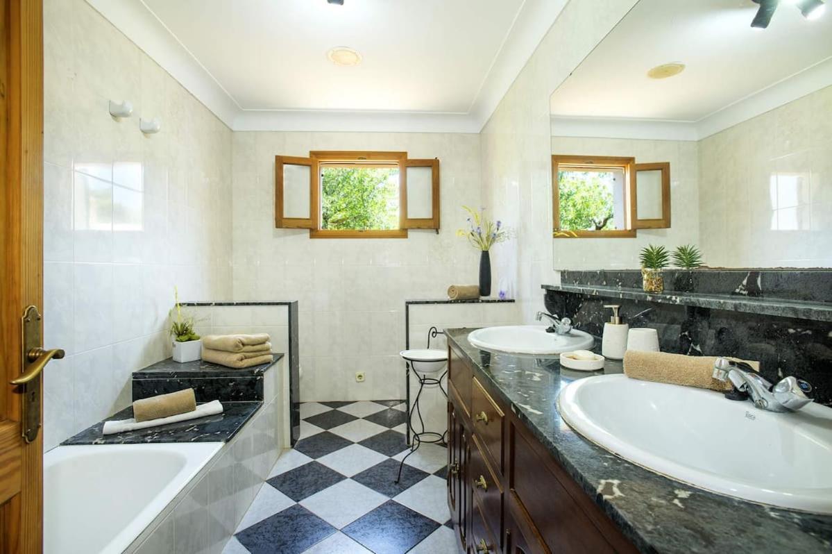 New! Orquidea - Walking Distance To Village Villa