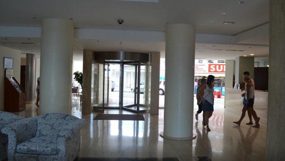 Apartahotel Playa Dorada 3*
