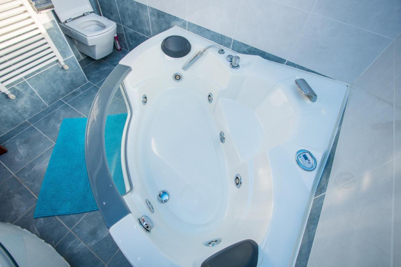 Villa Bonita Casa Suit, Porto Colom, Piscina, Ac, Wifi Y Netflix *