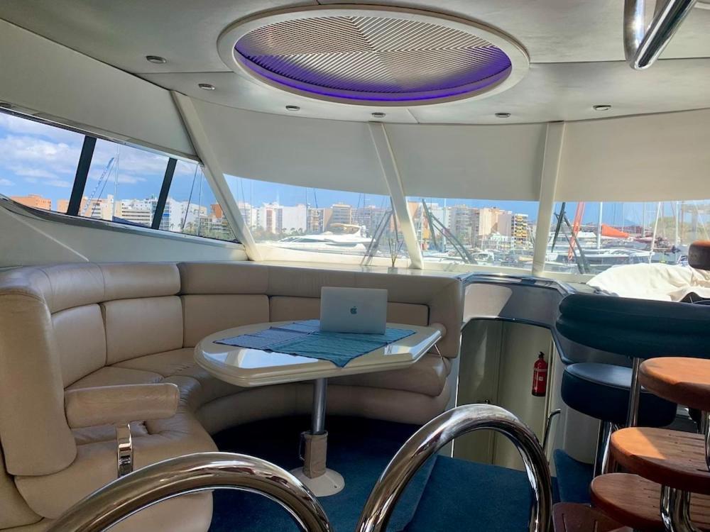 Hotel en barco Yacht 18m Sunseeker In Mallorca Mit Fruehstueck & Bordcrew *
