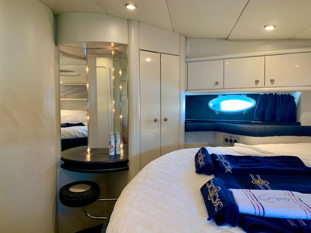 Hotel en barco Yacht 18m Sunseeker In Mallorca Mit Fruehstueck & Bordcrew