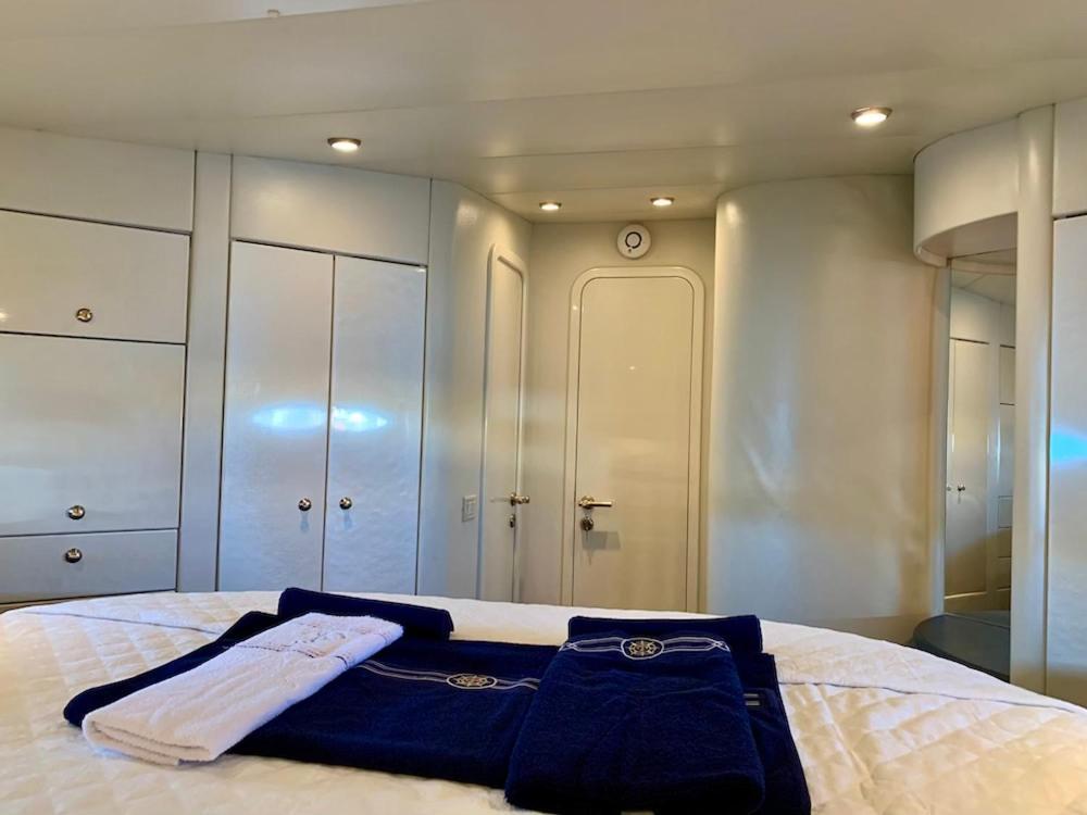 Hotel en barco Yacht 18m Sunseeker In Mallorca Mit Fruehstueck & Bordcrew