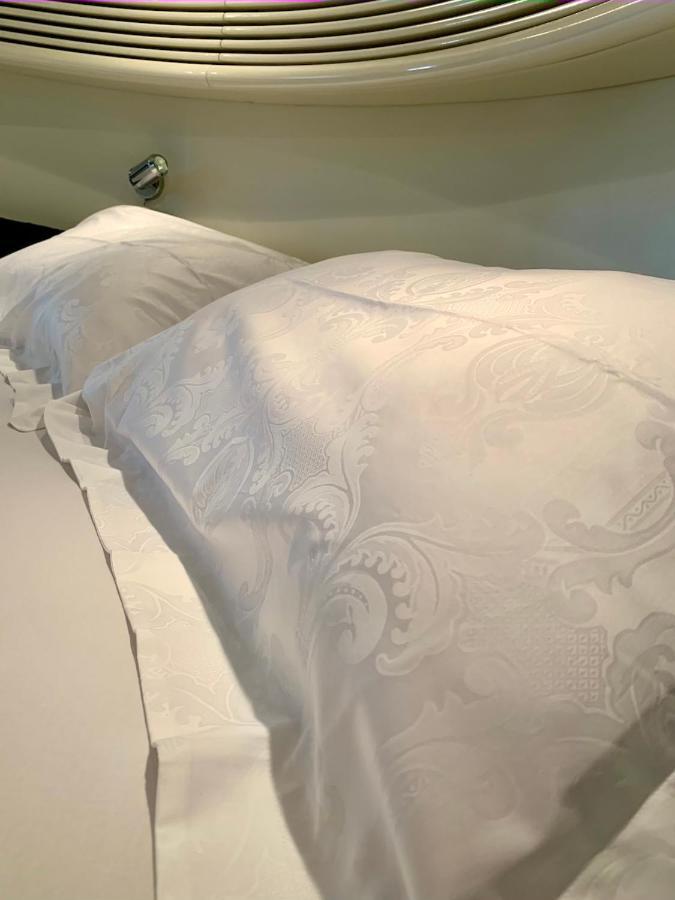 Yacht 18m Sunseeker In Mallorca Mit Fruehstueck & Bordcrew
