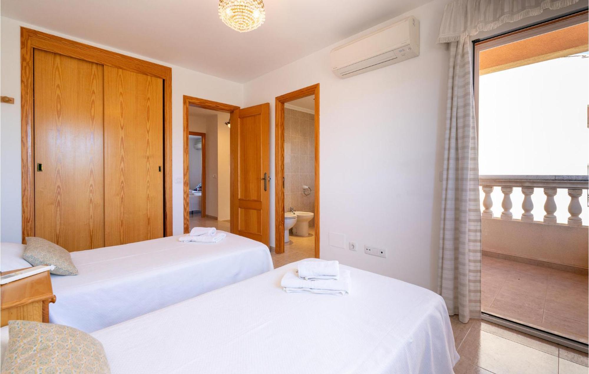 Stunning In Port D'alcúdia With Wifi&4 Bedrooms Сasa de vacaciones