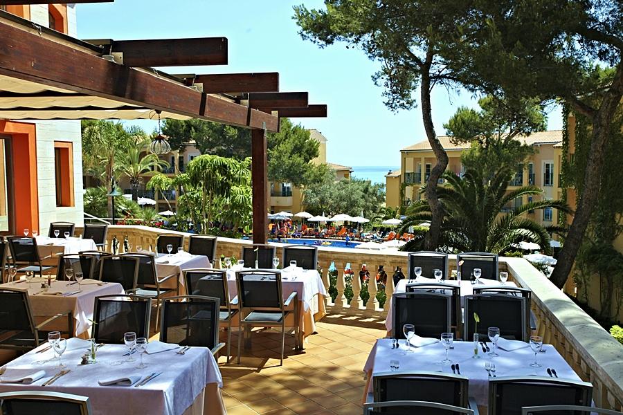 Aparthotel Zafiro