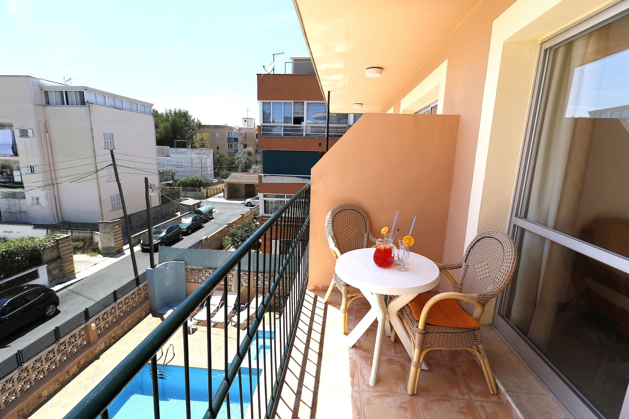 Martinez Apartahotel