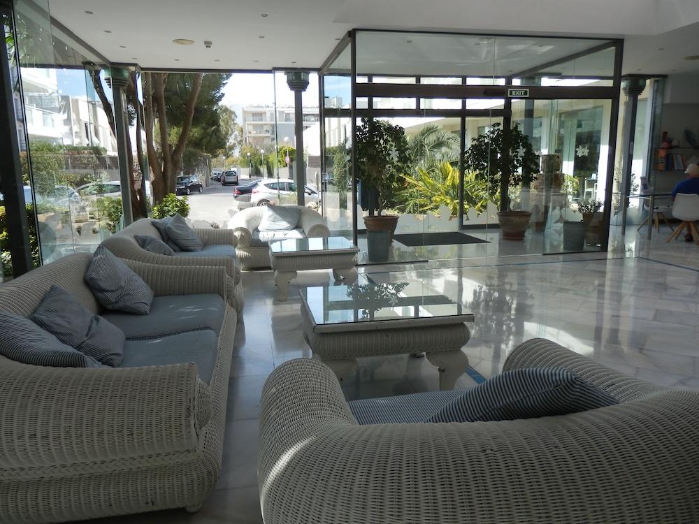 Oleander Hotel