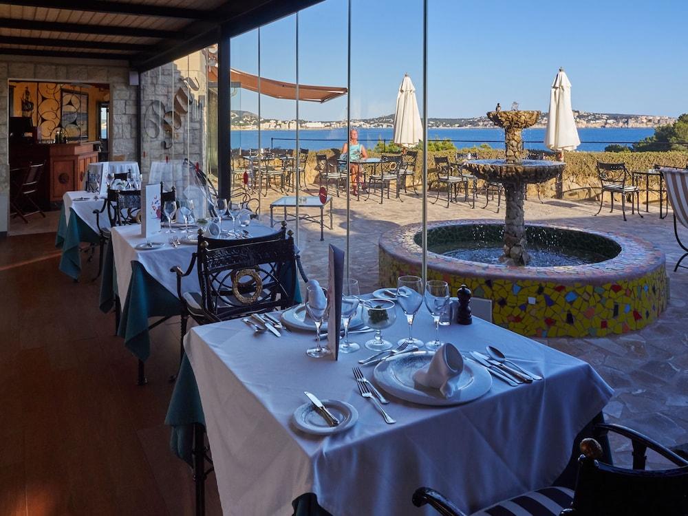 Petit Cala Fornells Hotel