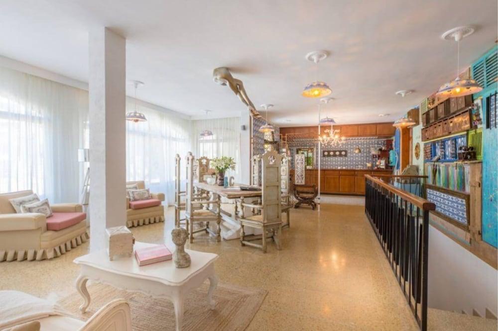 Bella Colina I Vintage 1953 Hotel Peguera