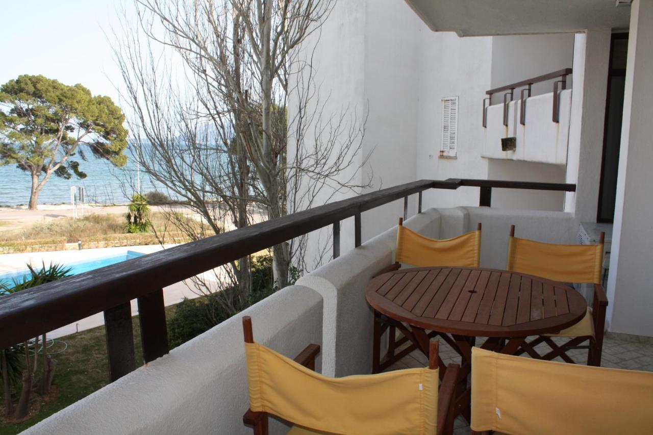 Llenaire Mar: Beachfront With Pool