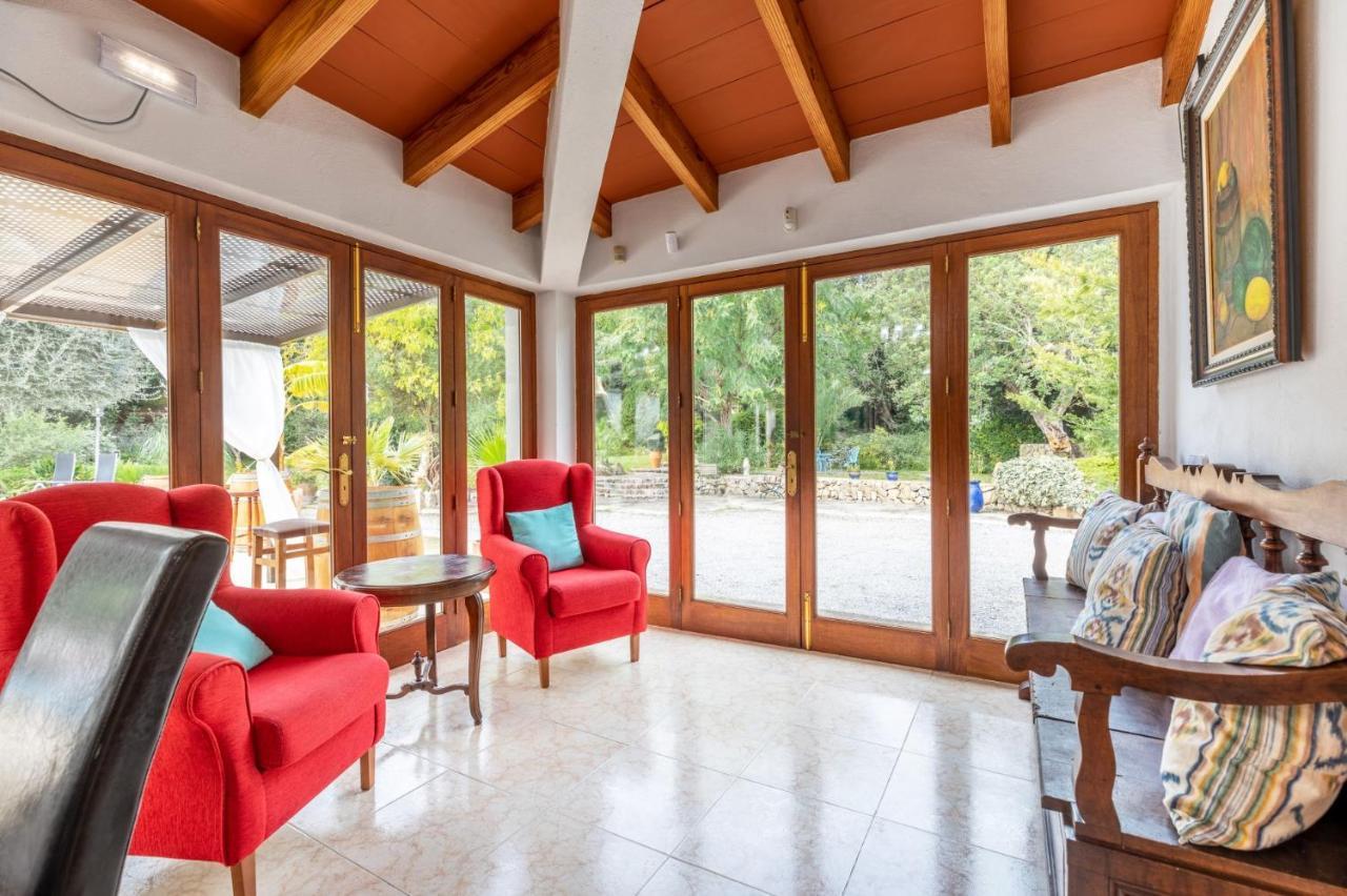 Villa Oliveras By