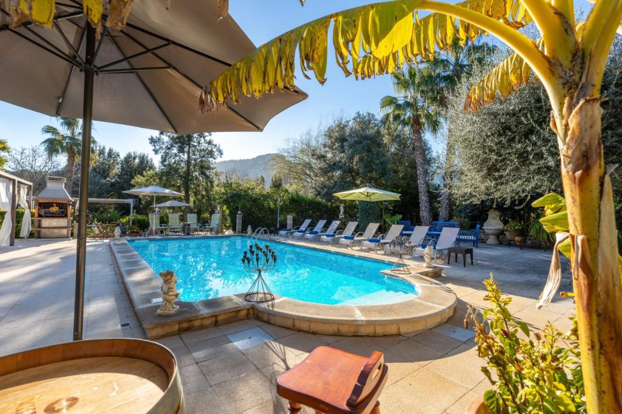 Villa Oliveras By
