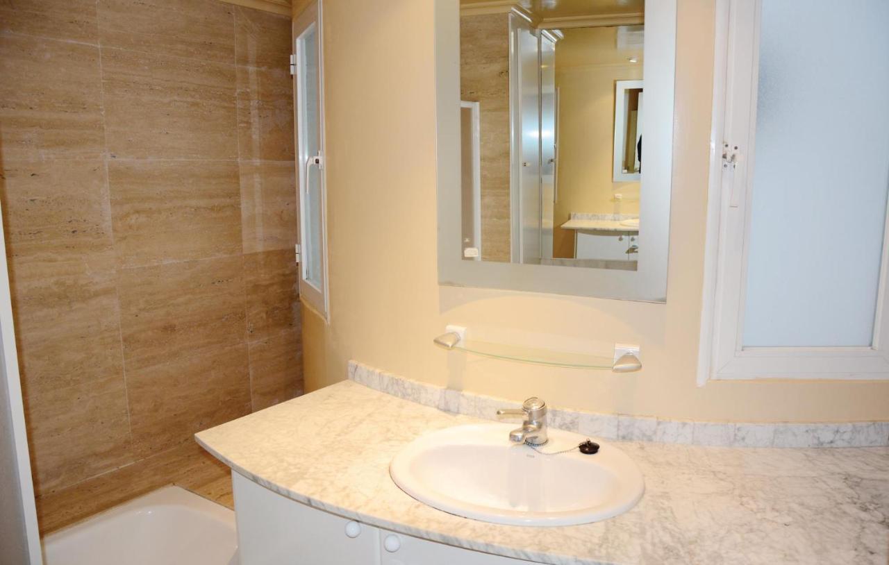 3 Bedroom Beautiful In Apartamento