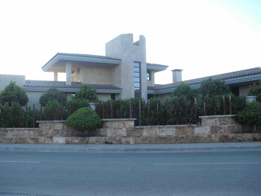 Villa De Lujo Con Piscina, Jacuzzi, Jardín Y Terraza *
