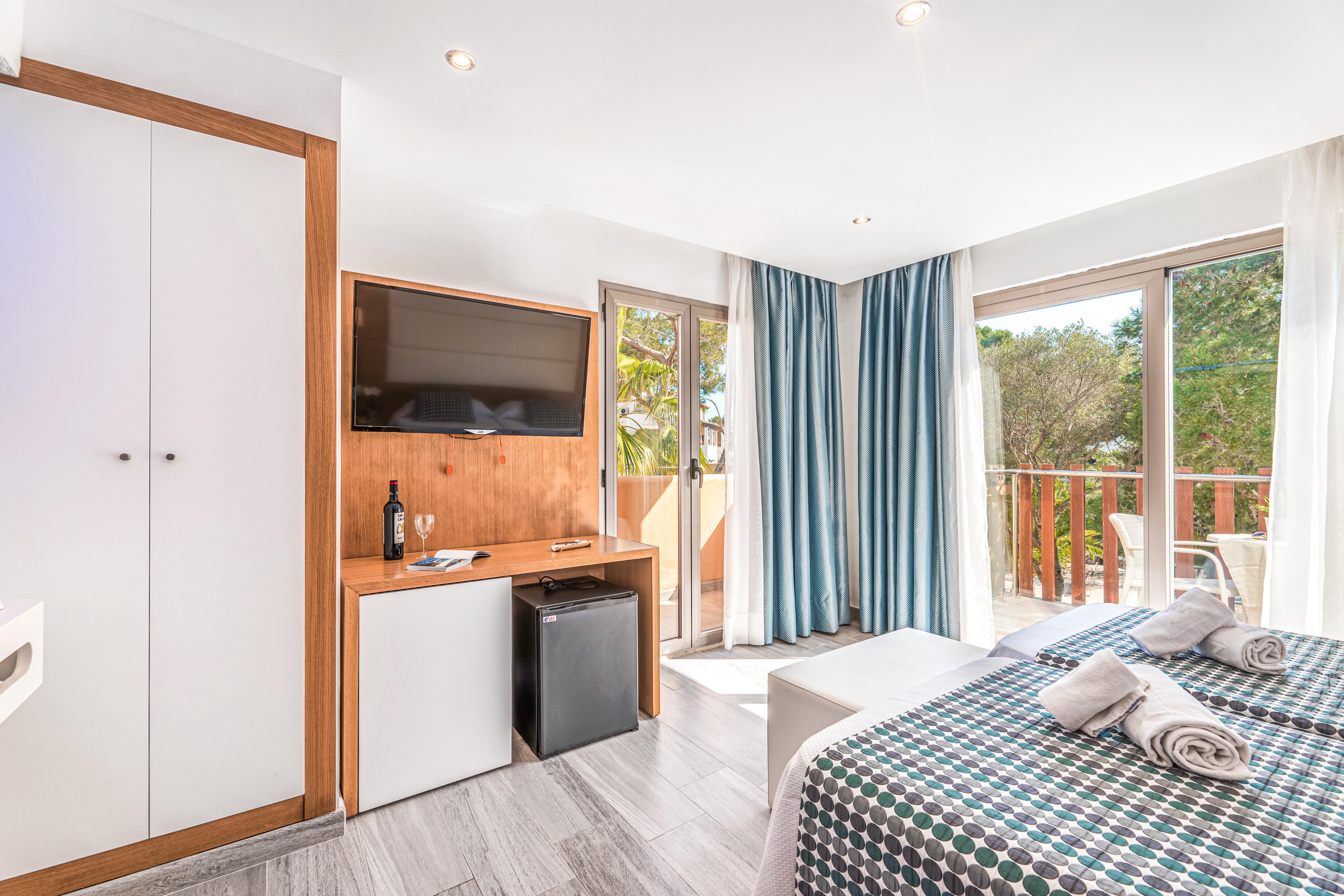 Playa Ferrera Apartahotel 3*