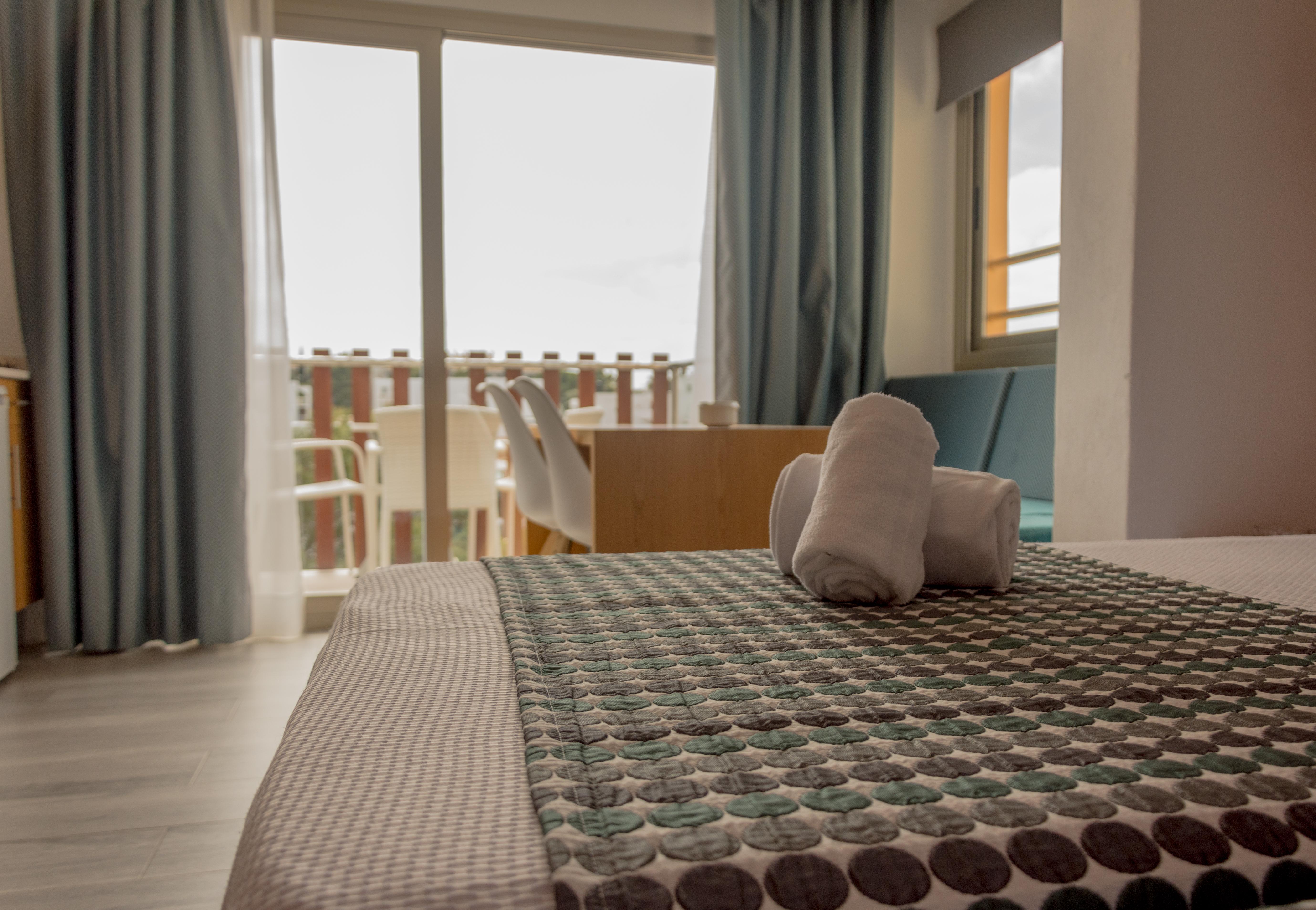 Playa Ferrera Apartahotel 3*