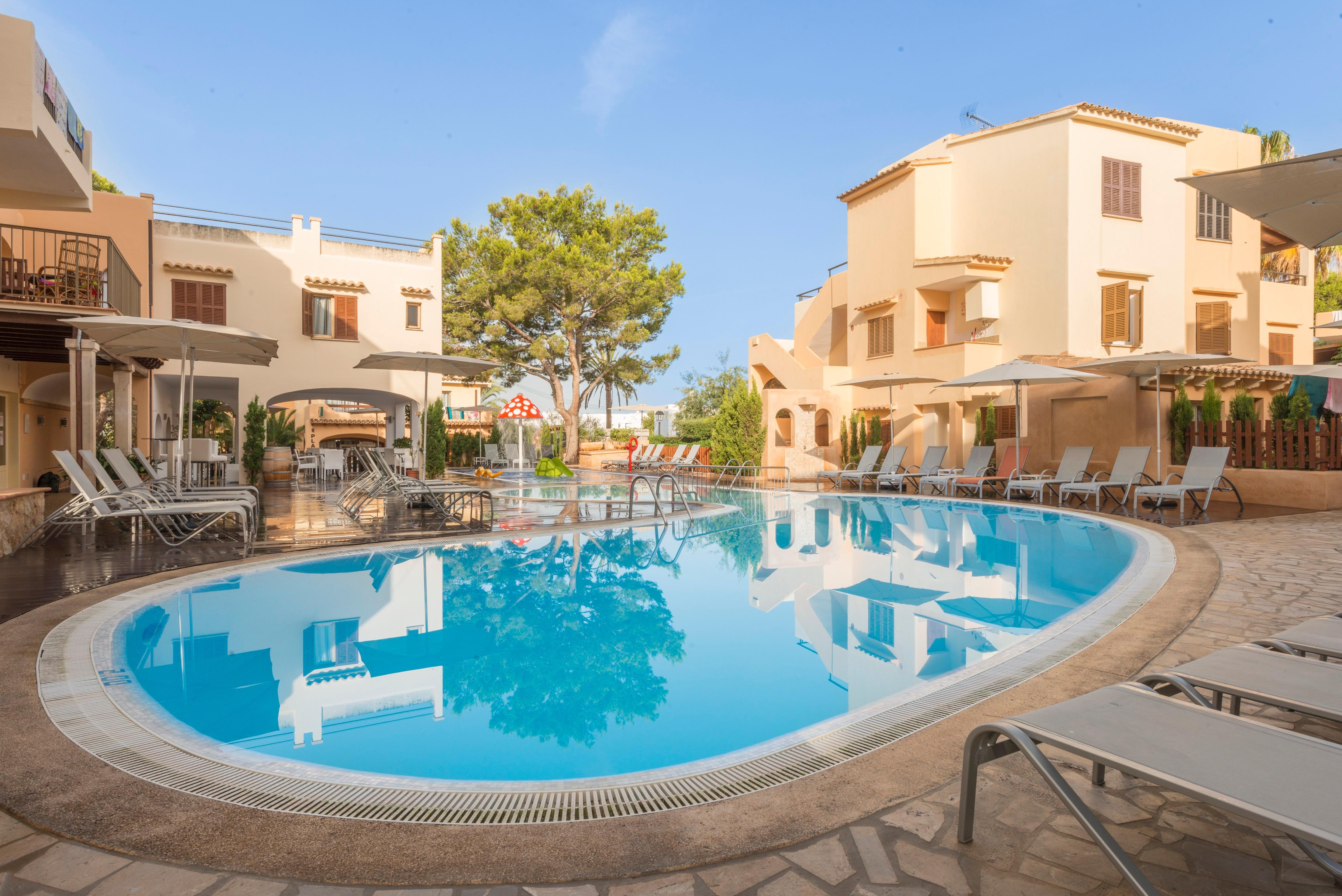 Playa Ferrera Apartahotel