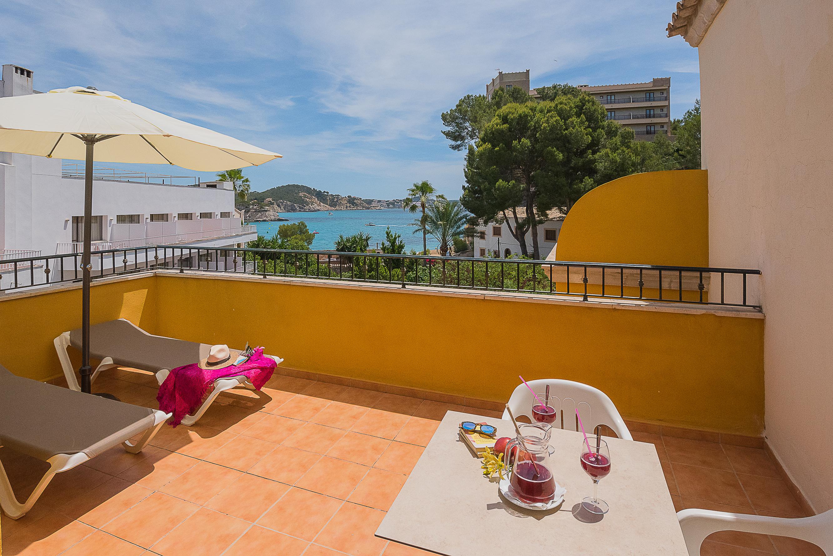 Flor Almendros Hotel