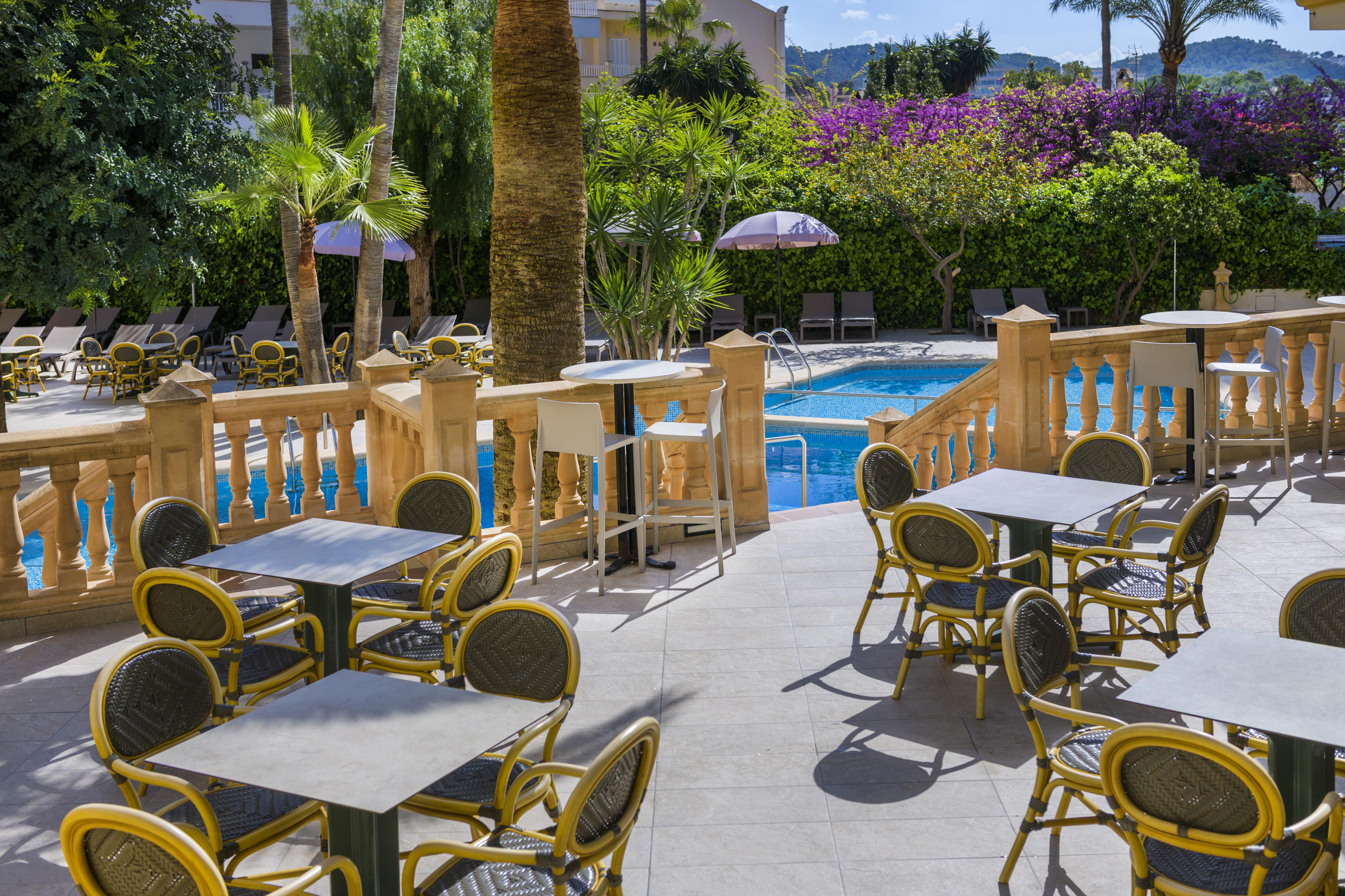 Flor Almendros Hotel