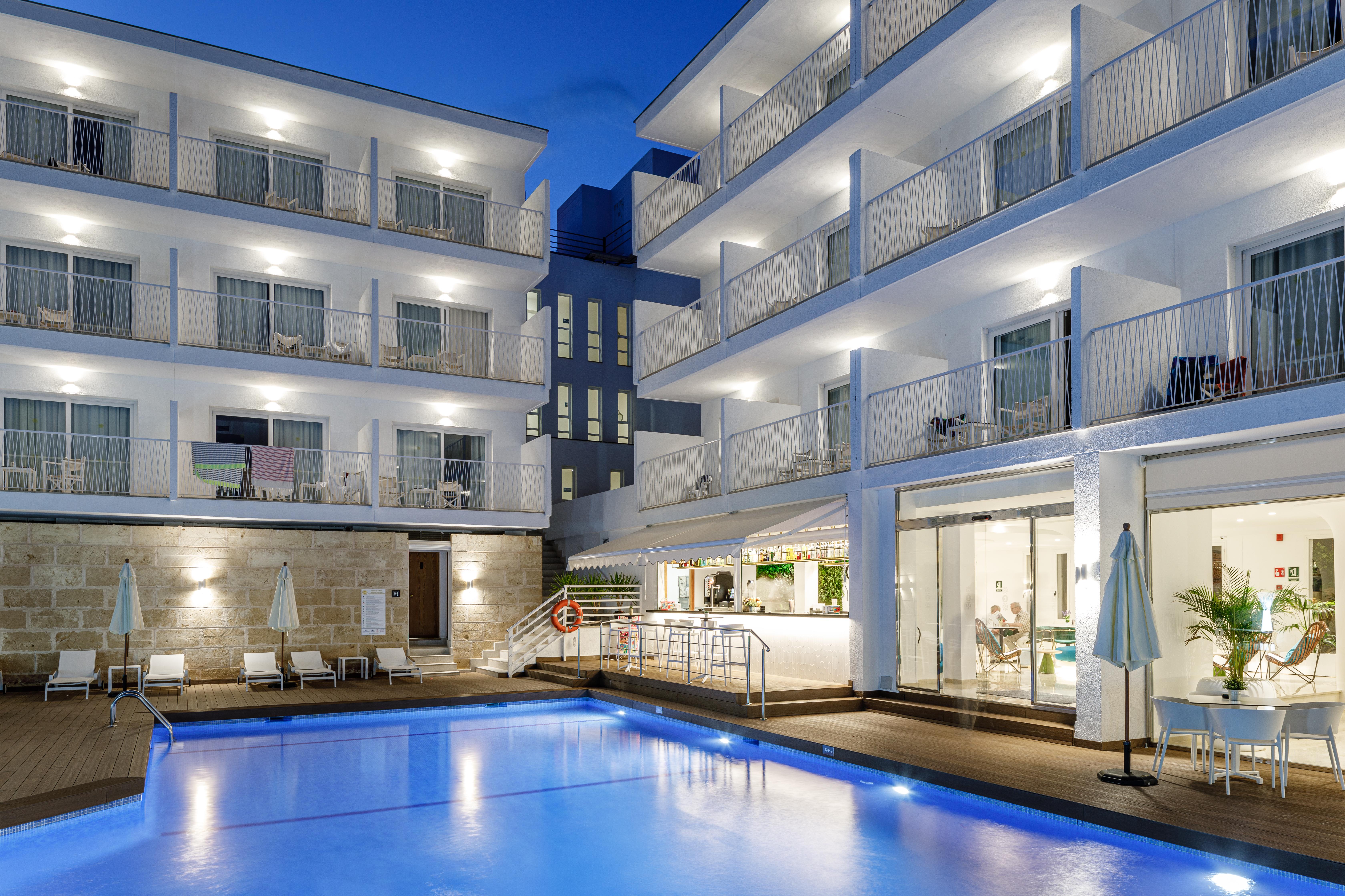 Hotel Torá 3*