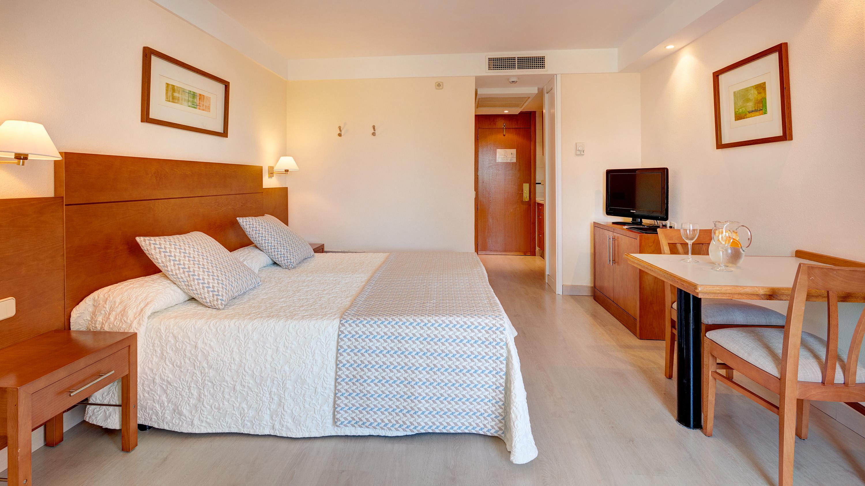 Hipotels Bahía Grande Apartahotel 4*