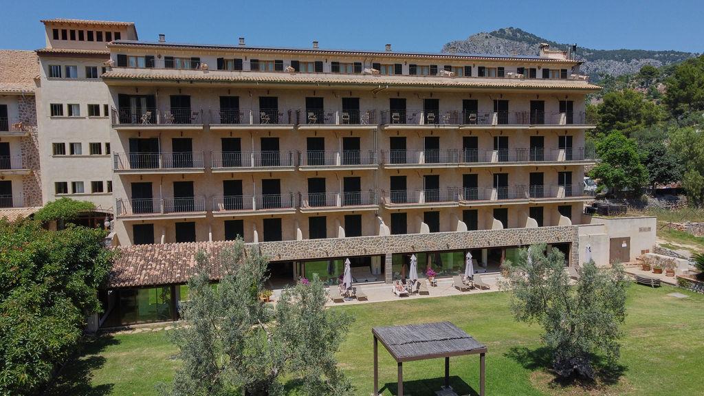 Es Port Hotel 4*