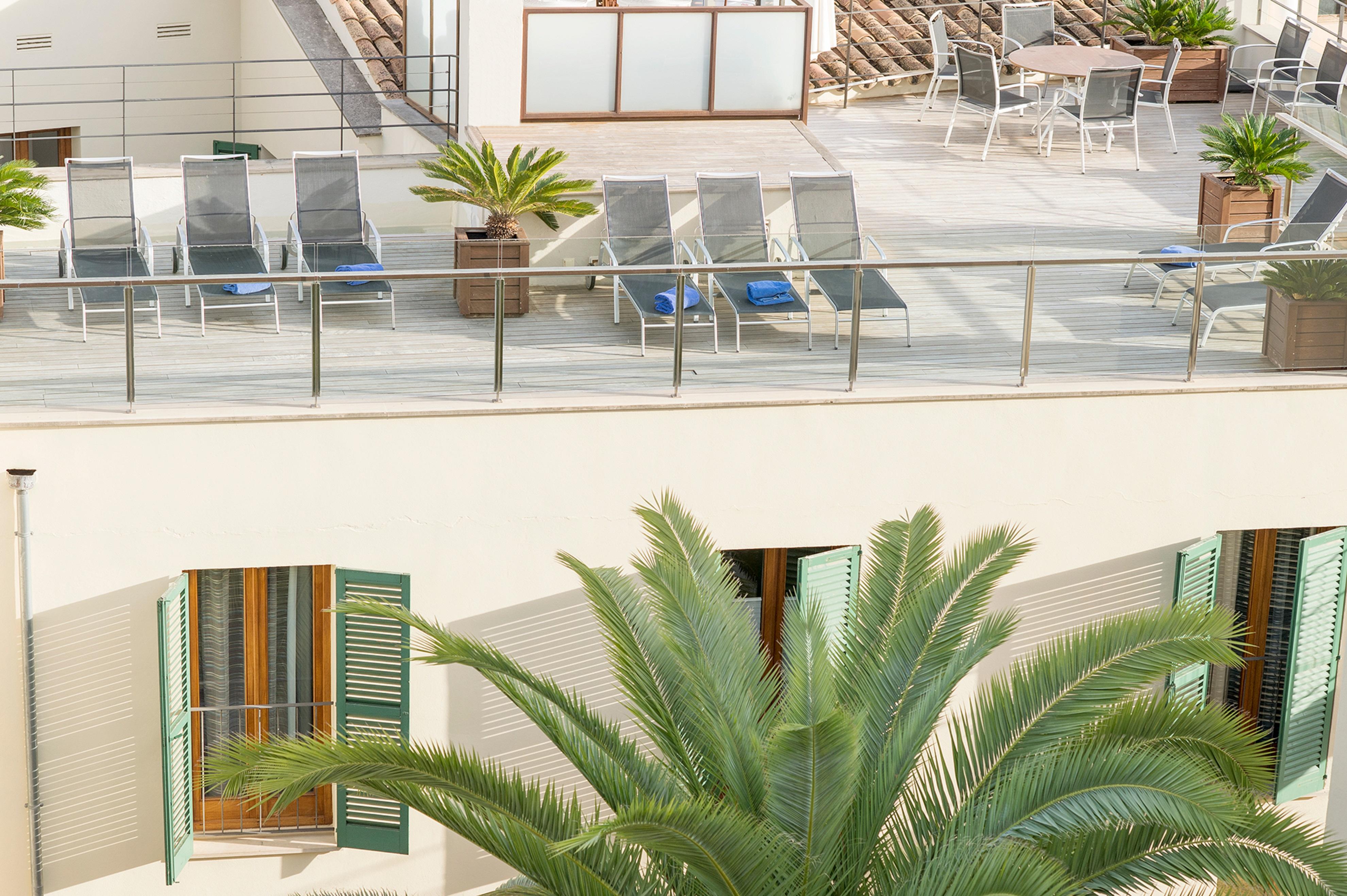 Petit Palace Tres Hotel 4*