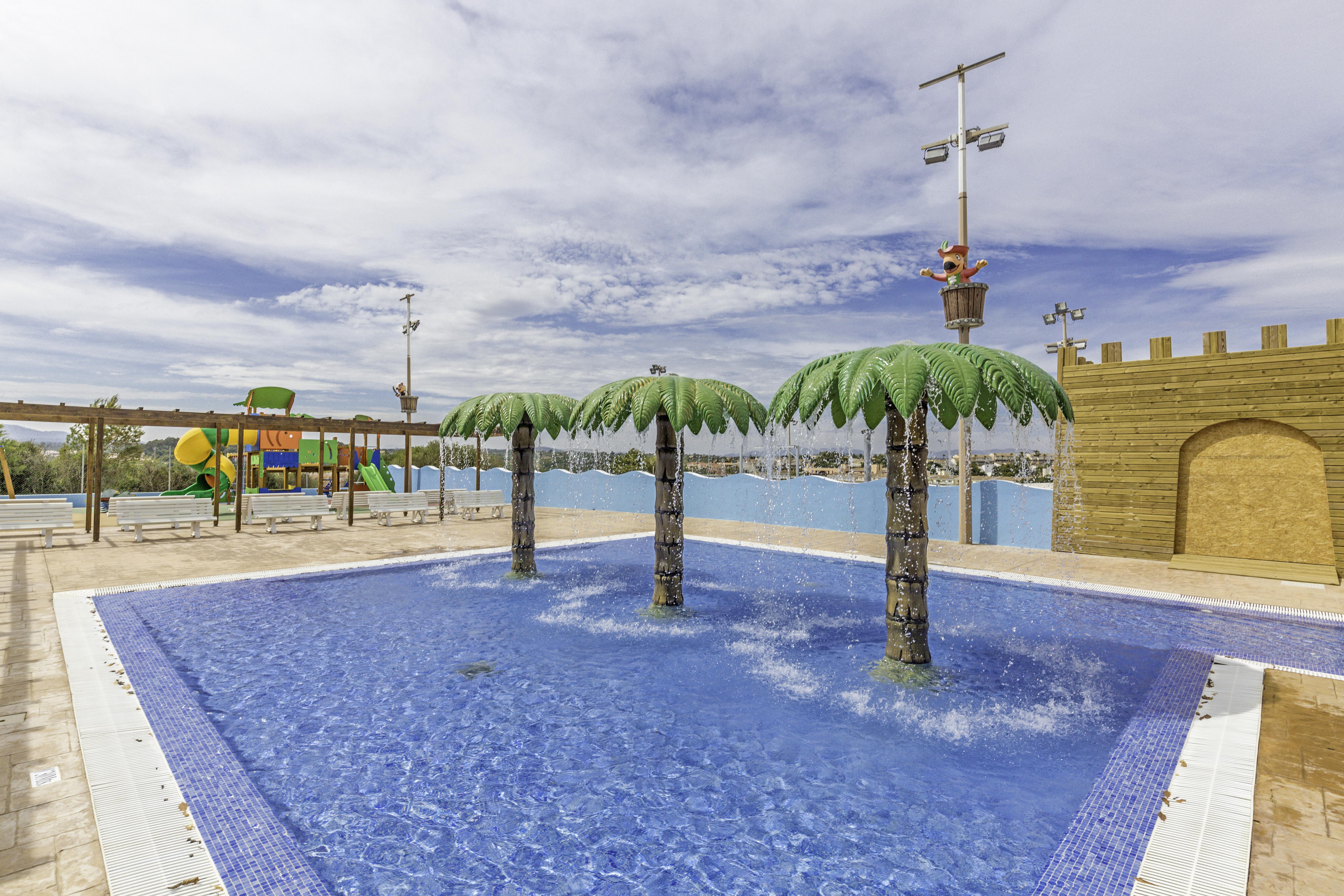 Blau Punta Reina Family 4*