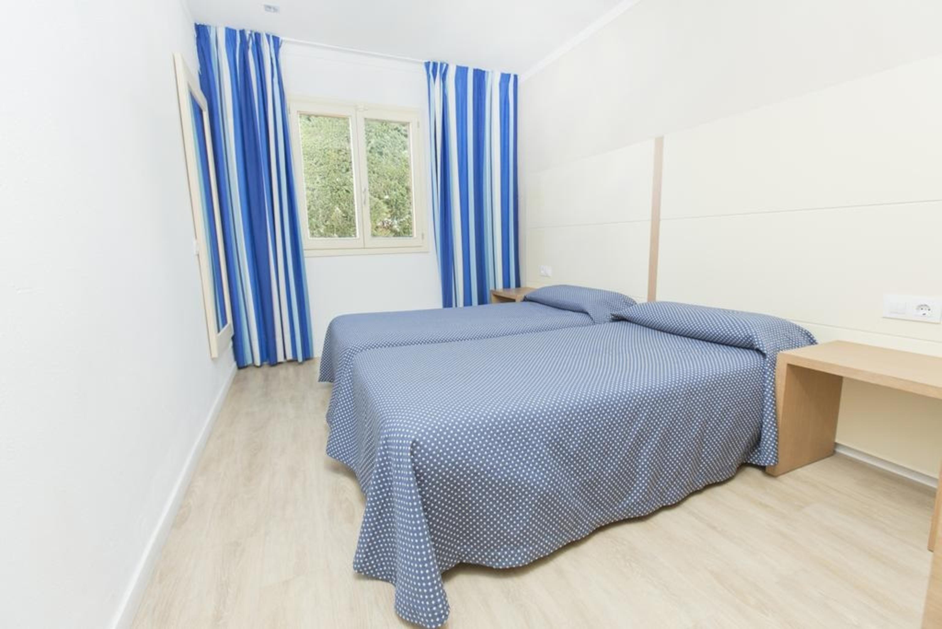 Flora Apartahotel 3*