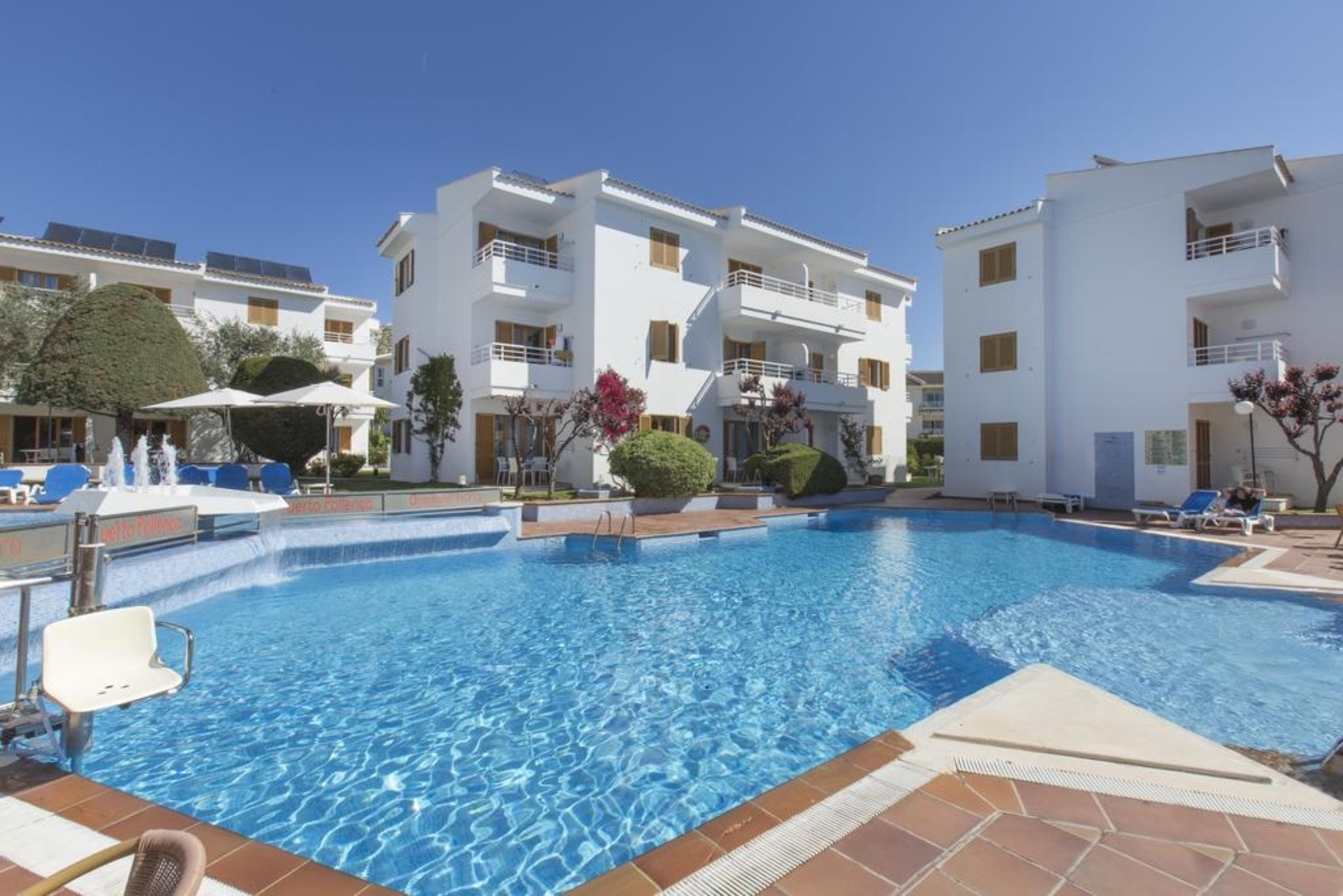 Flora Apartahotel 3*