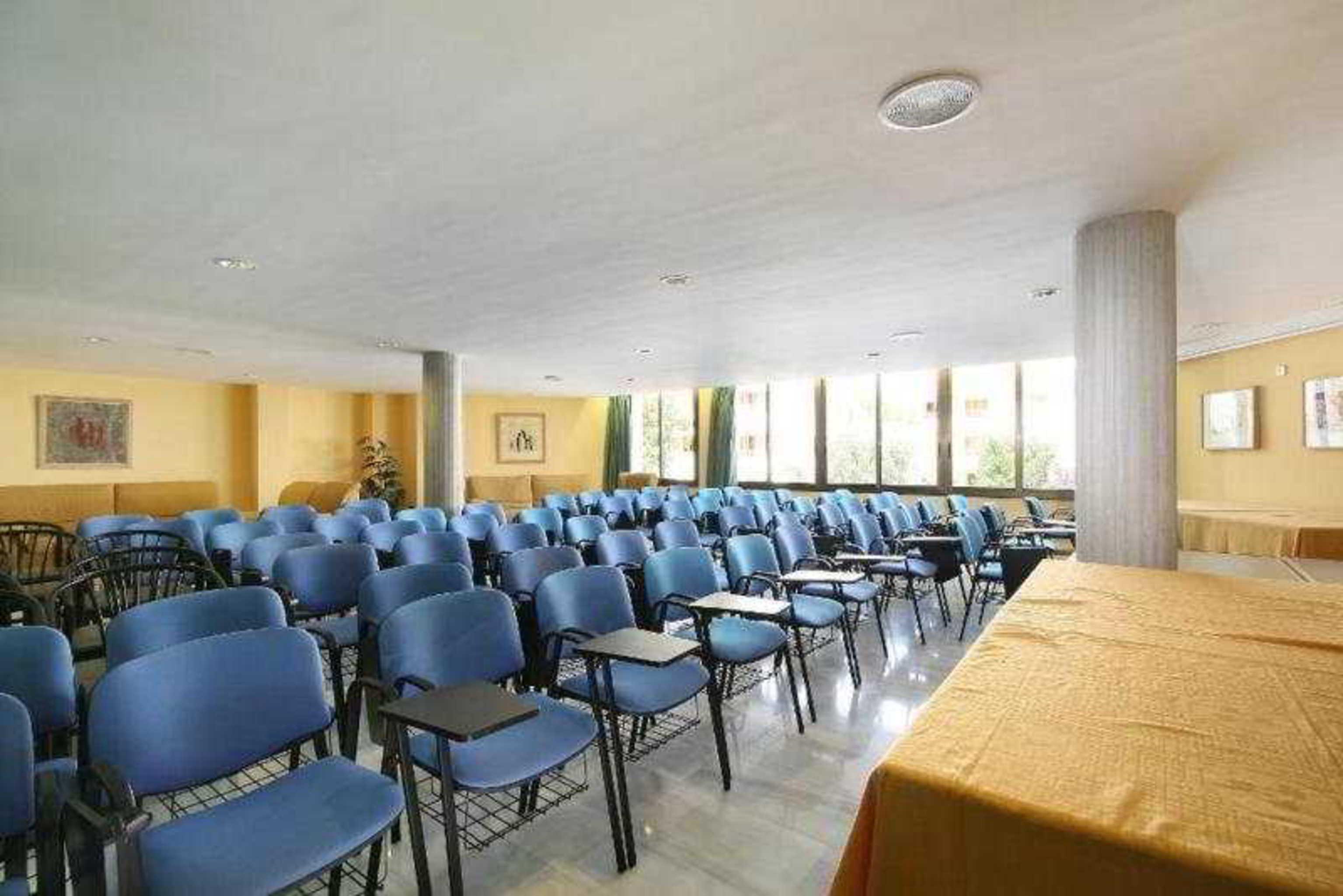 Flora Apartahotel 3*