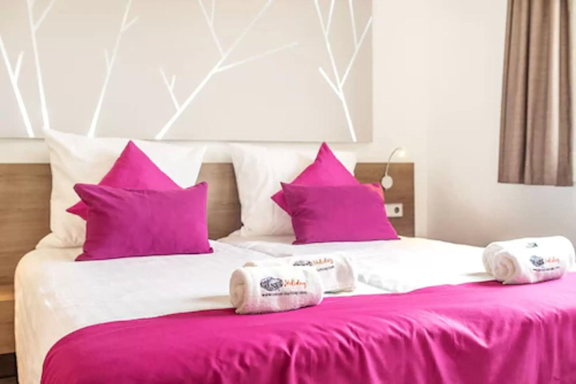 Paradise Residencial 4*