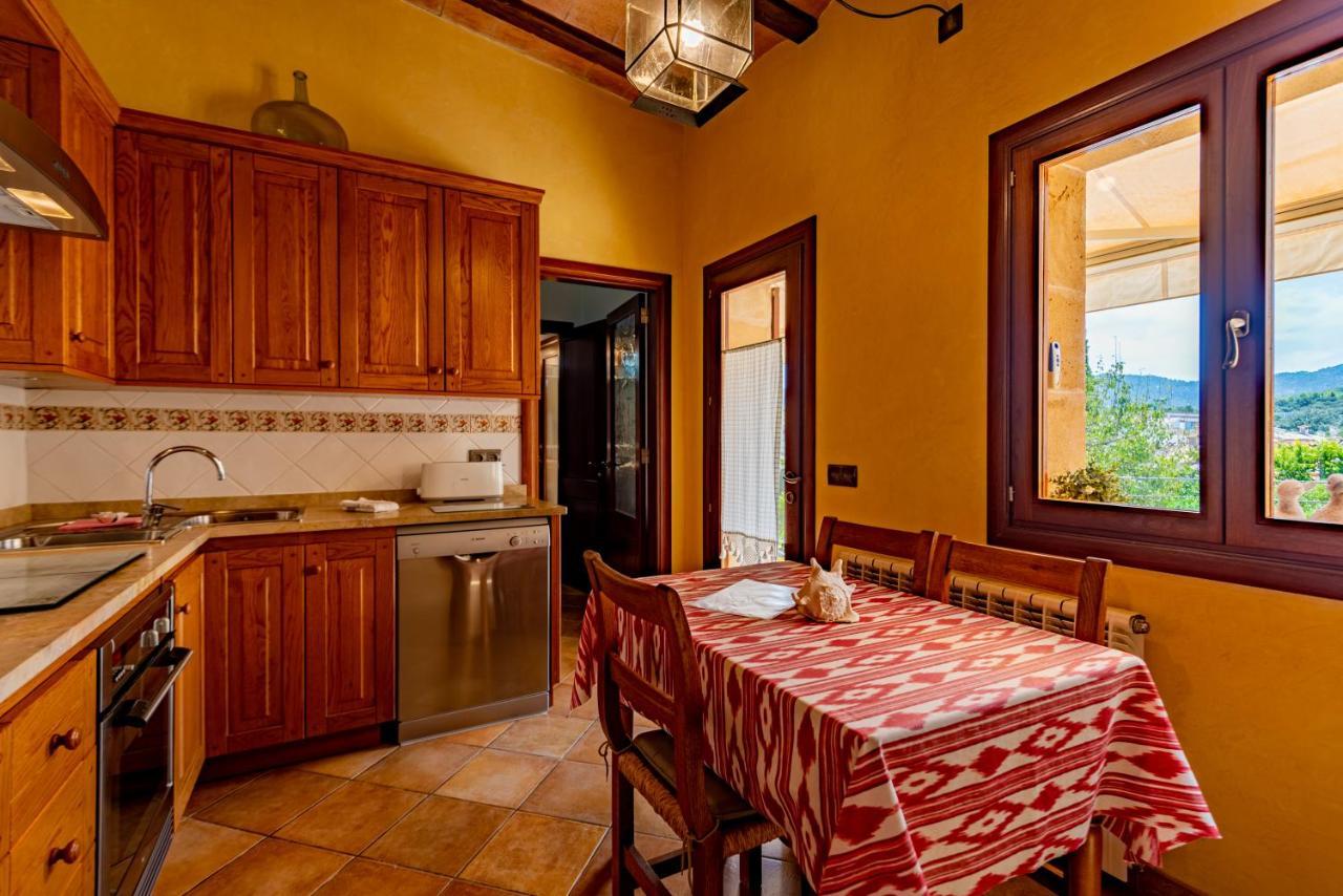 In Center Of With Pool And Jacuzzi *