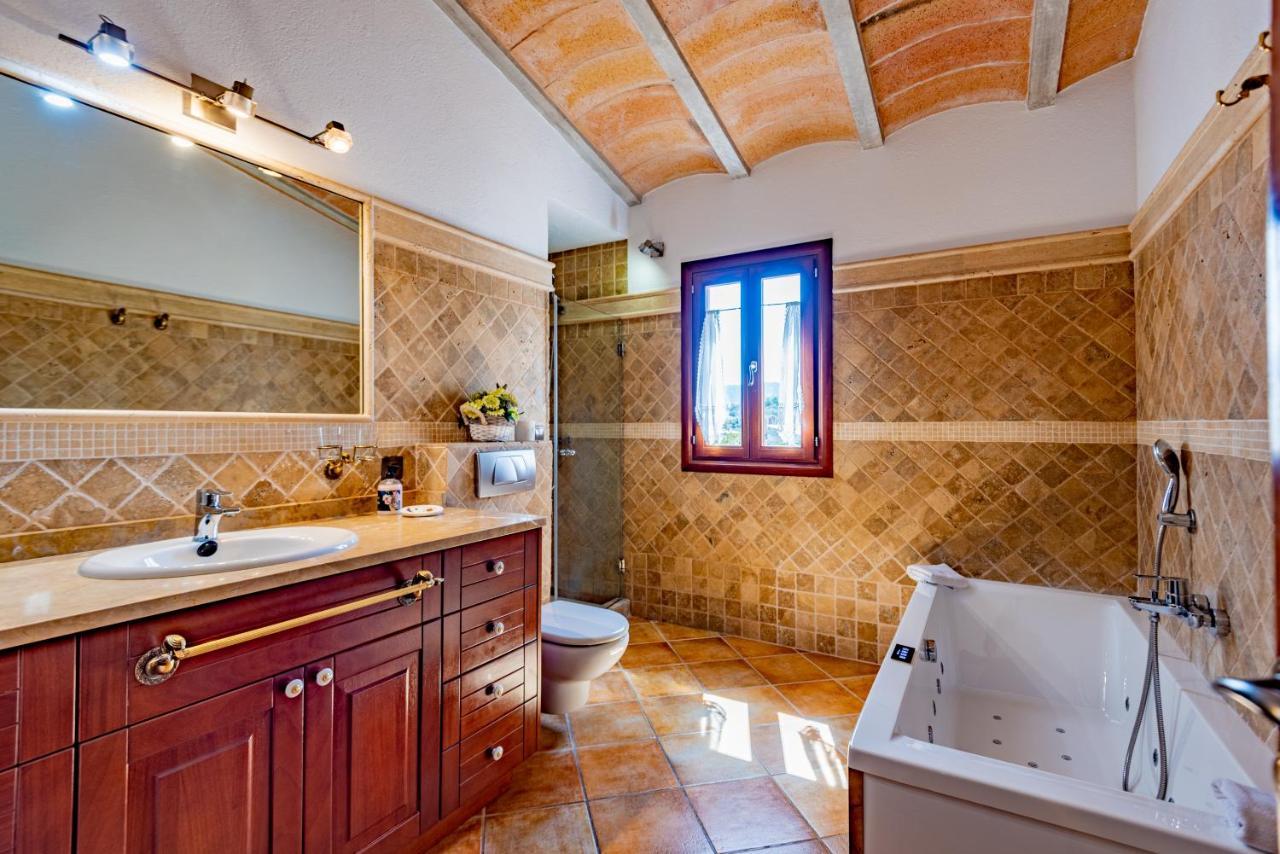 In Center Of With Pool And Jacuzzi Villa *