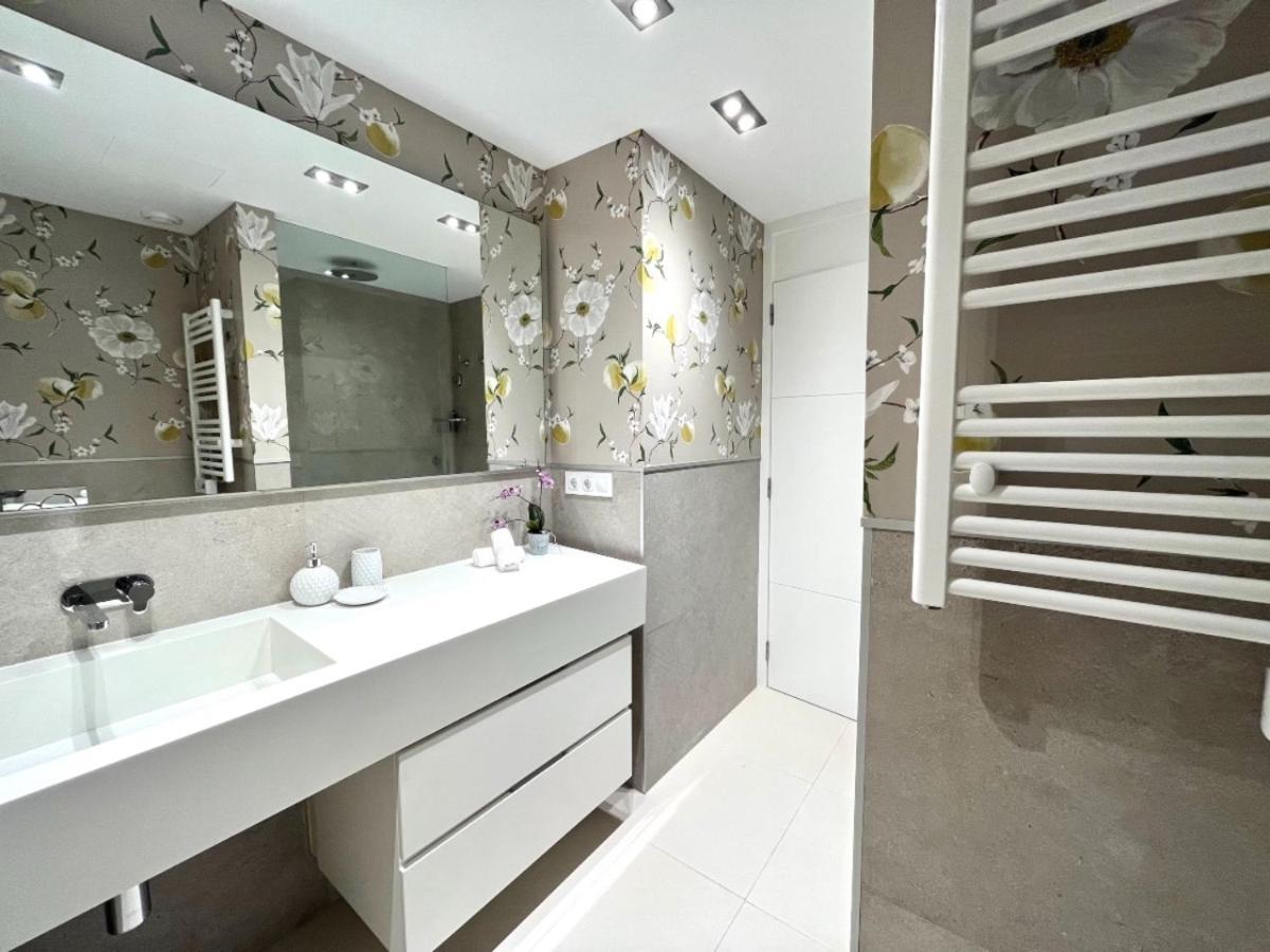 Luxury Con Piscina,primera Línea De Playa Apartamento *