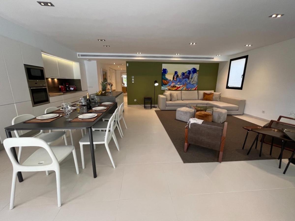 Luxury Con Piscina,primera Línea De Playa Apartamento *
