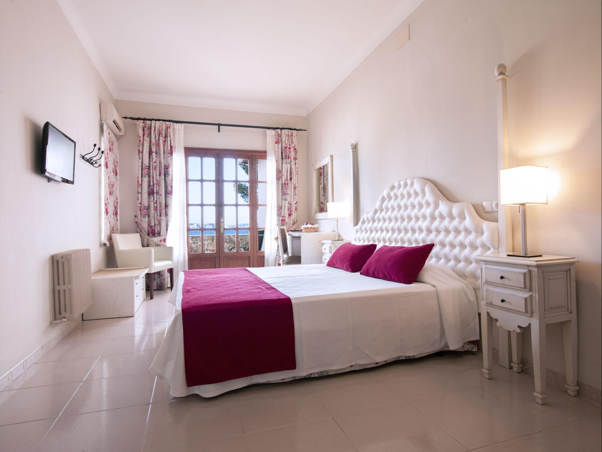 Cala Fornells Hotel 4*