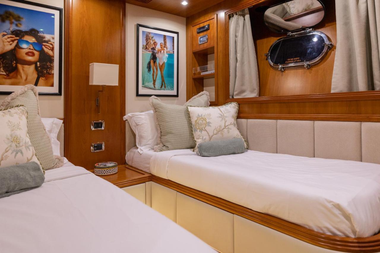 Essoess Boat - Five Star - Exclusive Use Hotel en barco Palma de Mallorca