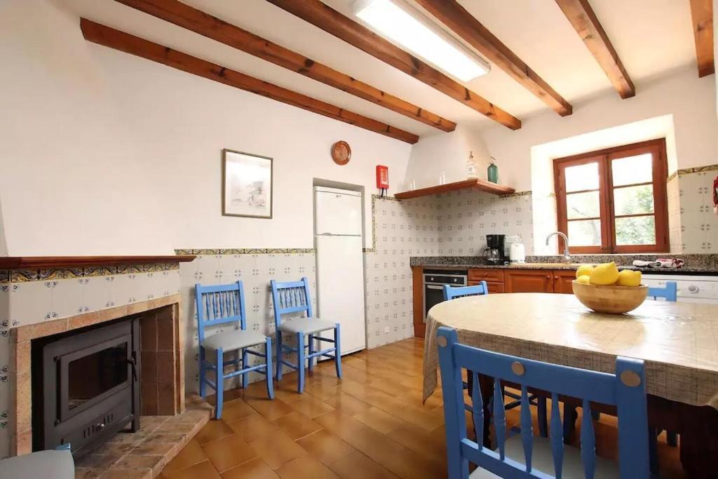 Lovely Mallorquin In By Renthousing