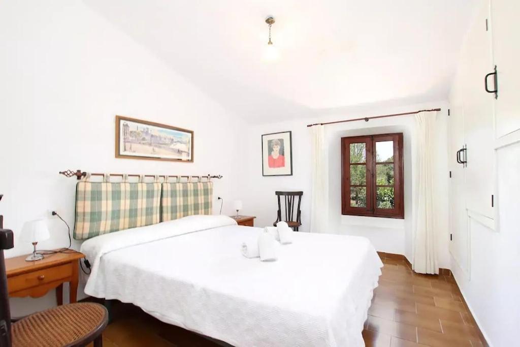 Villa Lovely Mallorquin In By Renthousing