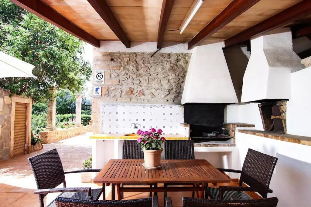Villa Lovely Mallorquin In By Renthousing *