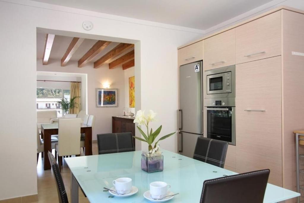 Modern 300m From Crystal Clear Coves By Renthousing Villa